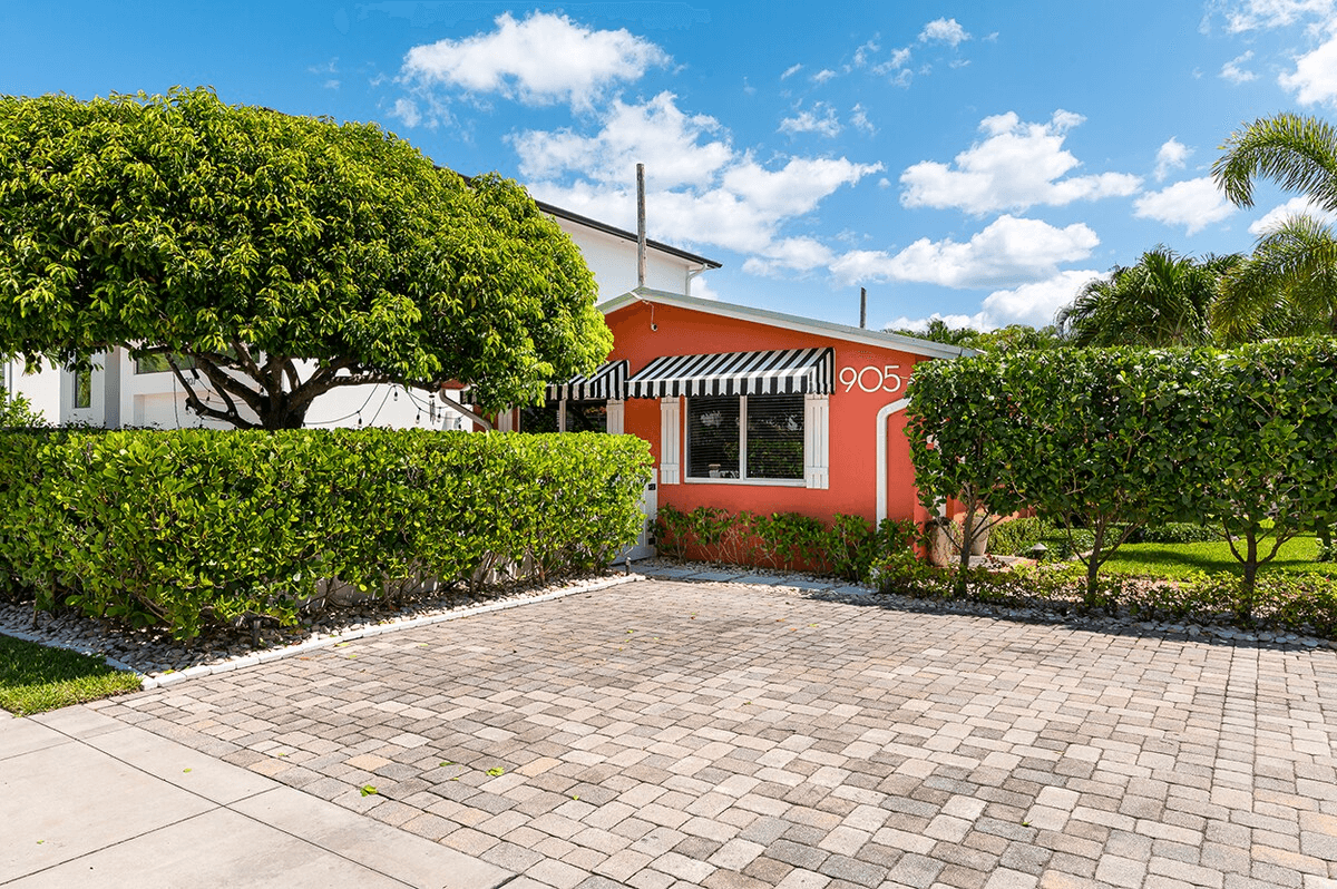 Coconut Cottage and porch from the parking area.